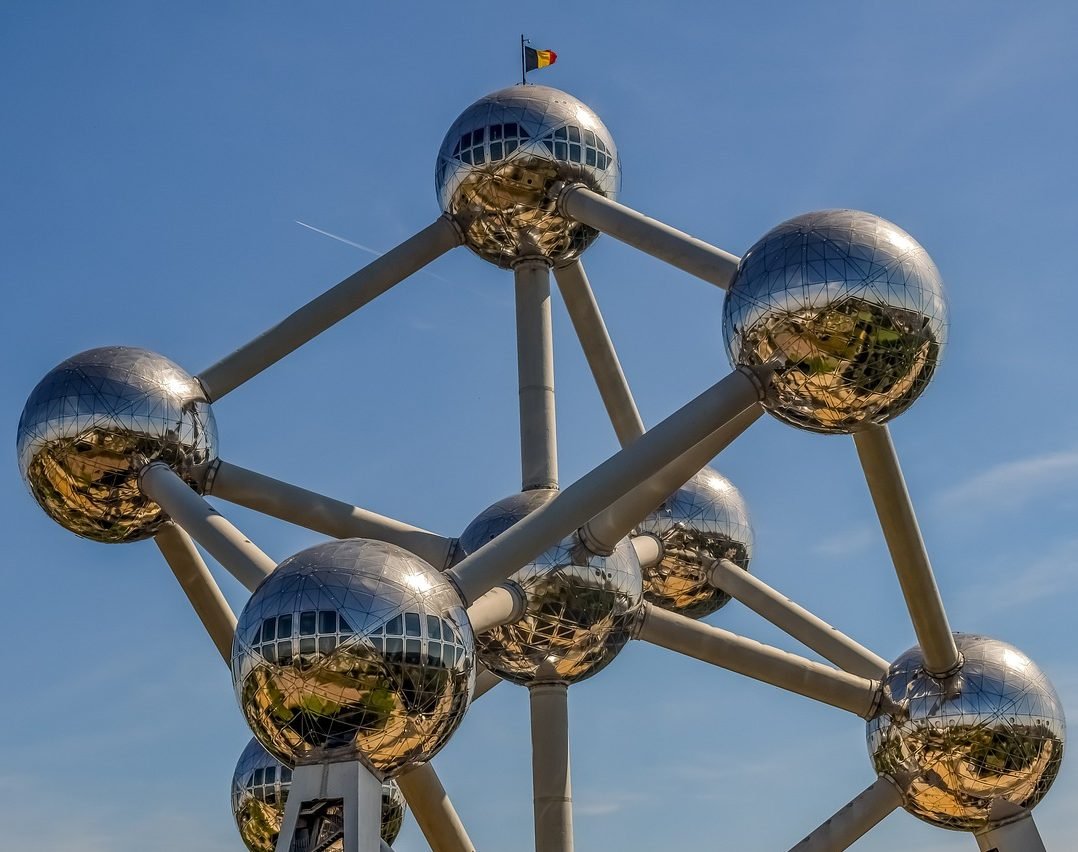 atomium-4035100_1280 Plusieurs enfants qui sourient